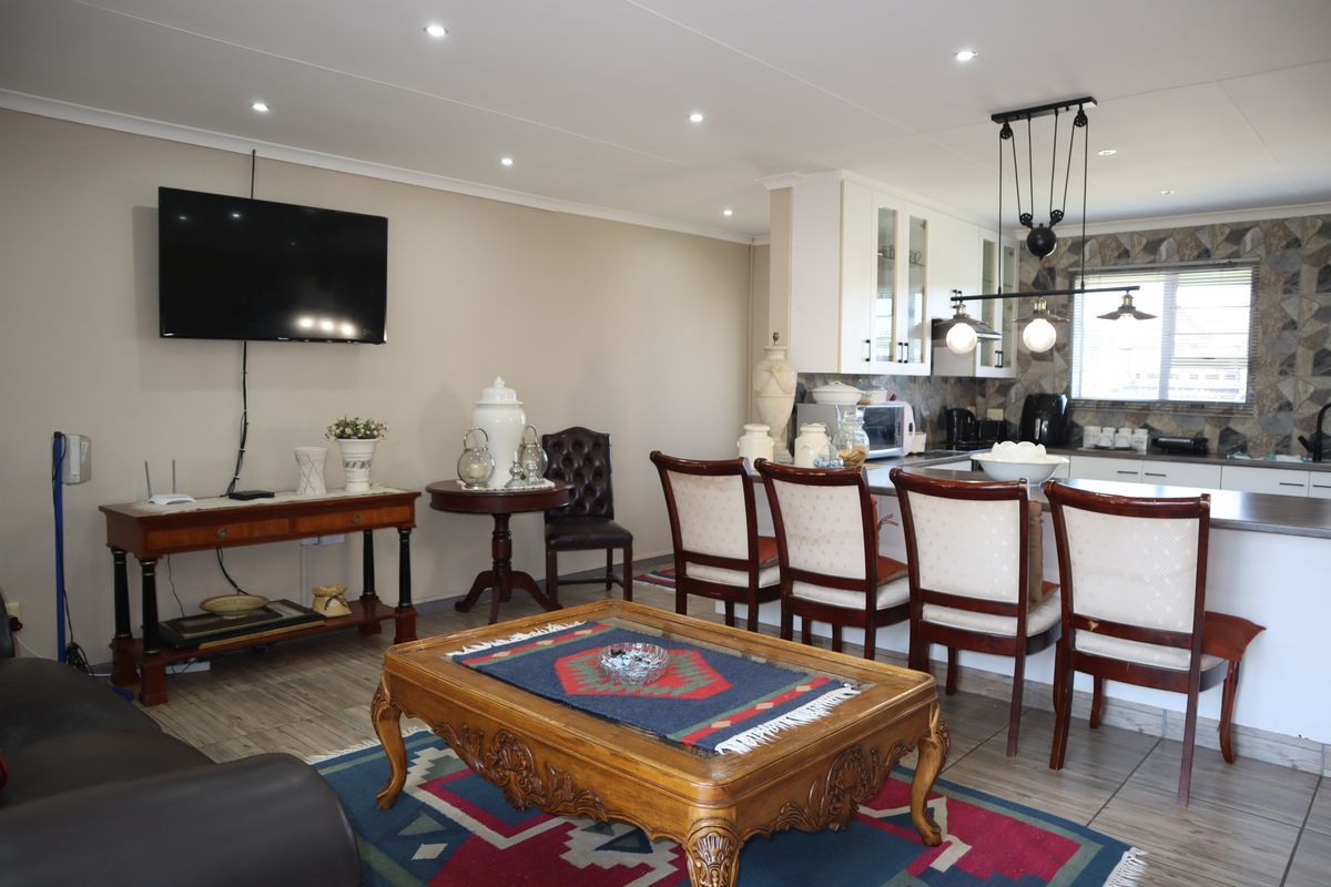 Friendly Little Home! - Photo 4