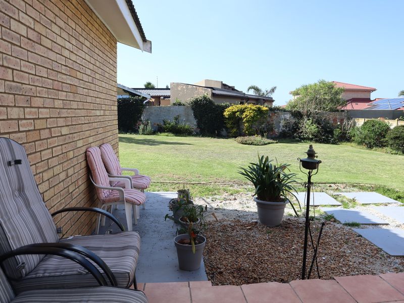 Friendly Little Home! - Photo 10