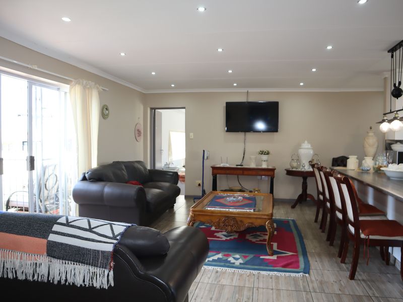 Friendly Little Home! - Photo 7