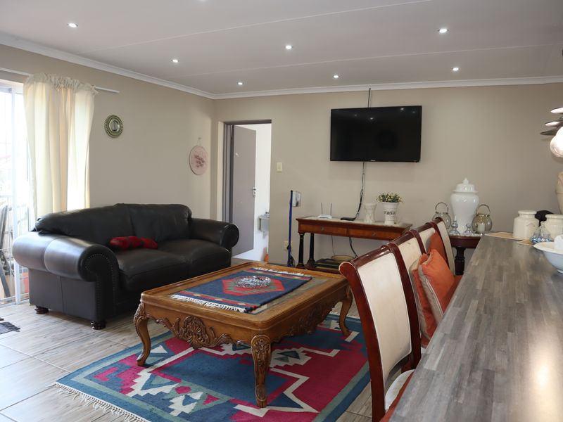 Friendly Little Home! - Photo 6