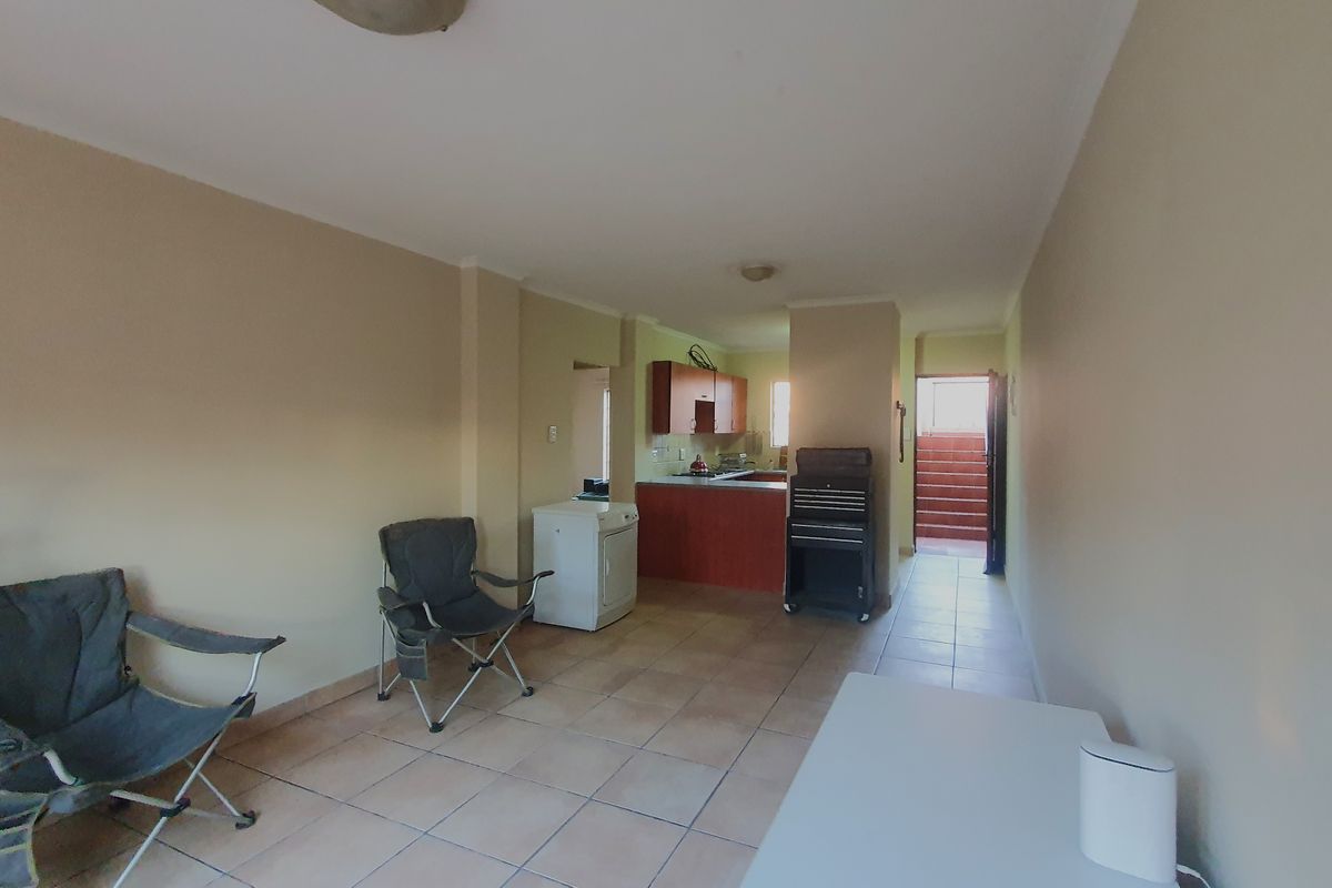 2 Bedroom Townhouse, 24 hr security- Castleview - Photo 5