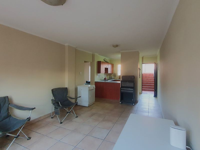 2 Bedroom Townhouse, 24 hr security- Castleview - Photo 5