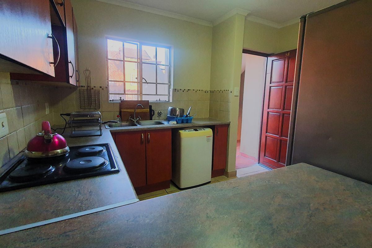 2 Bedroom Townhouse, 24 hr security- Castleview - Photo 4