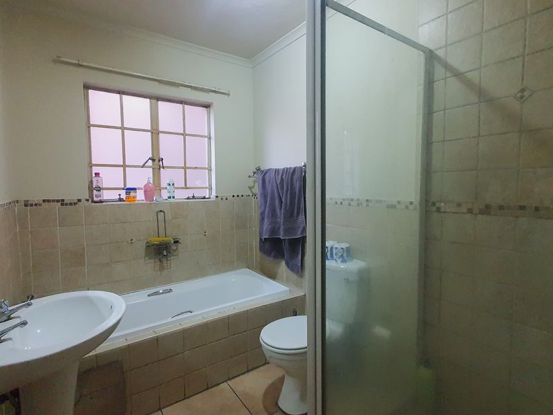 2 Bedroom Townhouse, 24 hr security- Castleview - Photo 10