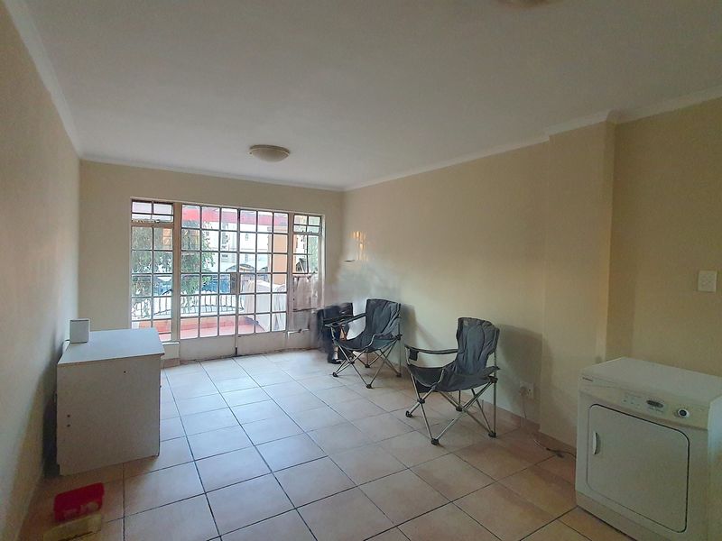 2 Bedroom Townhouse, 24 hr security- Castleview - Photo 6