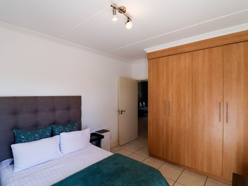 Resort-Style Living in Morningside: 2-Bedroom Ground Floor Apartment - Photo 10