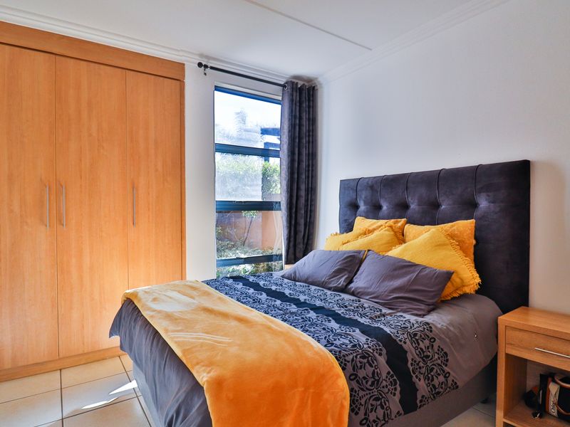 Resort-Style Living in Morningside: 2-Bedroom Ground Floor Apartment - Photo 9