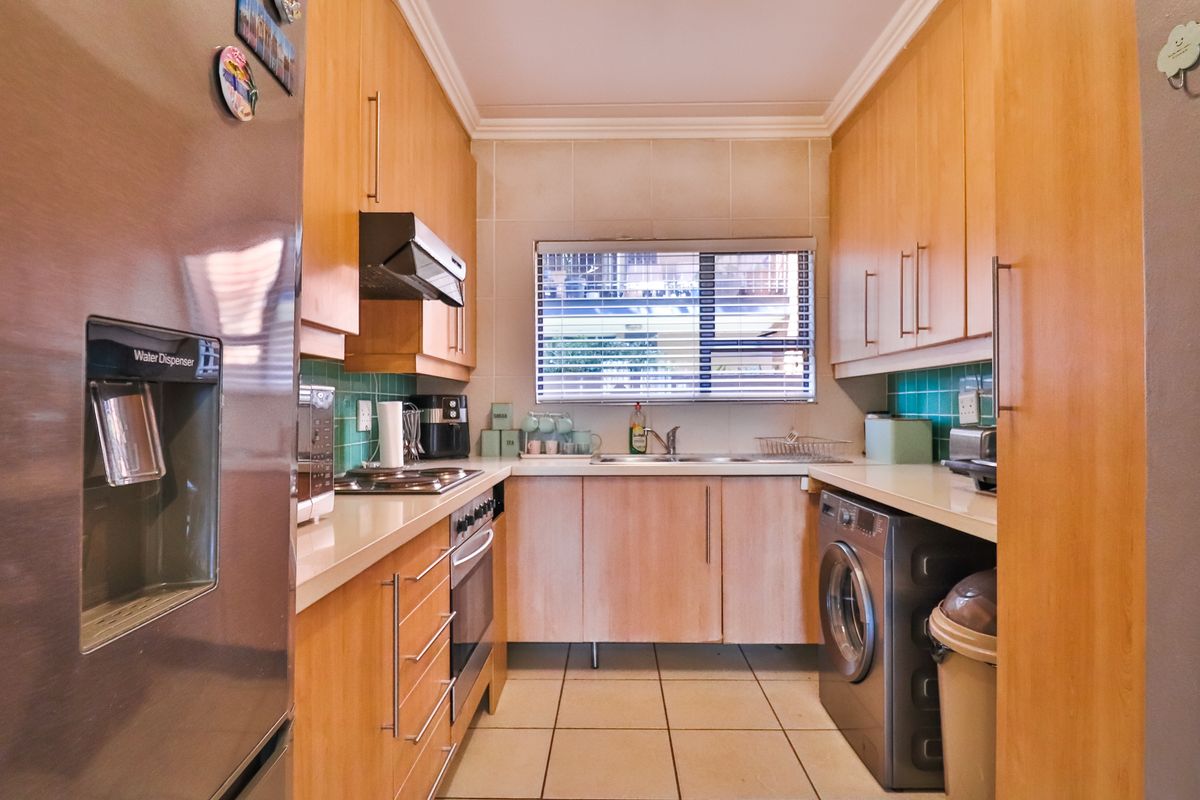 Resort-Style Living in Morningside: 2-Bedroom Ground Floor Apartment - Photo 3