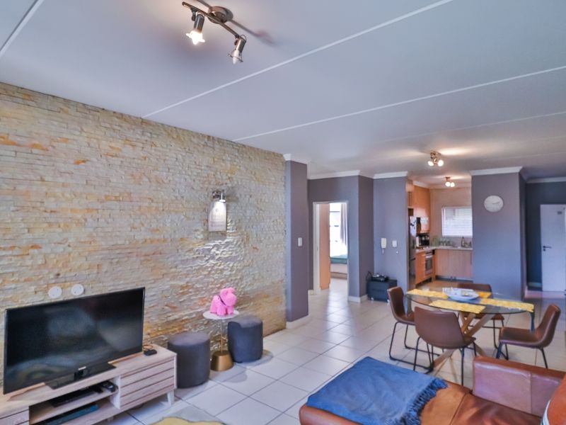 Modern 2 Bedroom Ground Floor Apartment - Photo 3