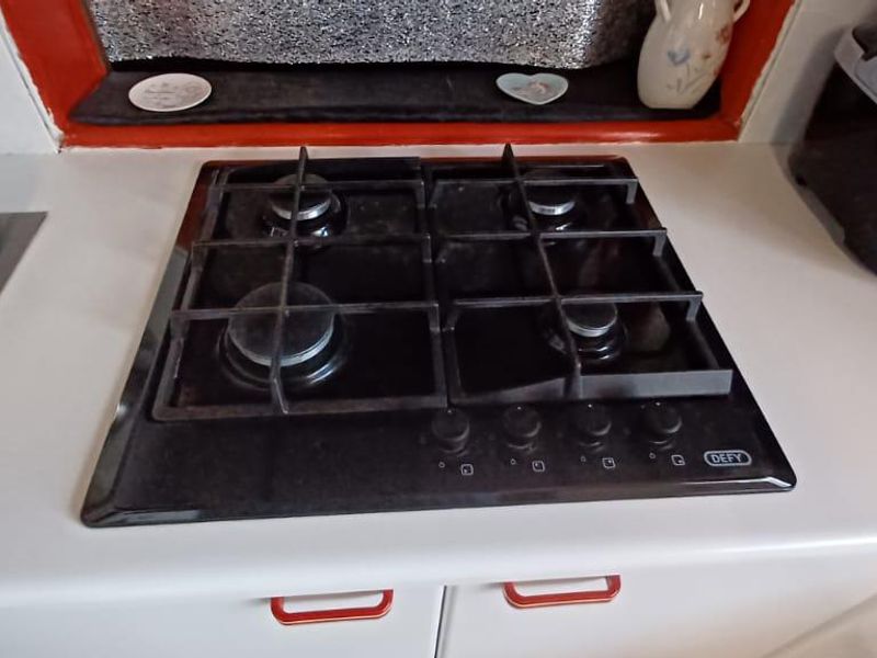 4 bedrooms, 4 carports, pool & braai area - Photo 10