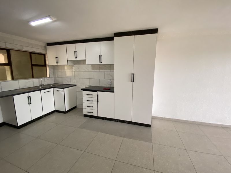 Highly SoughtAfter 2008 complex PLUS Newly Renovated 3 Bedroom Unit for Sale in Montclair - Photo 4