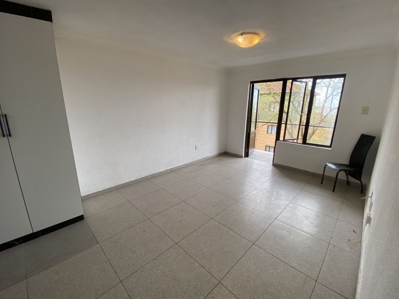 Highly SoughtAfter 2008 complex PLUS Newly Renovated 3 Bedroom Unit for Sale in Montclair - Photo 8