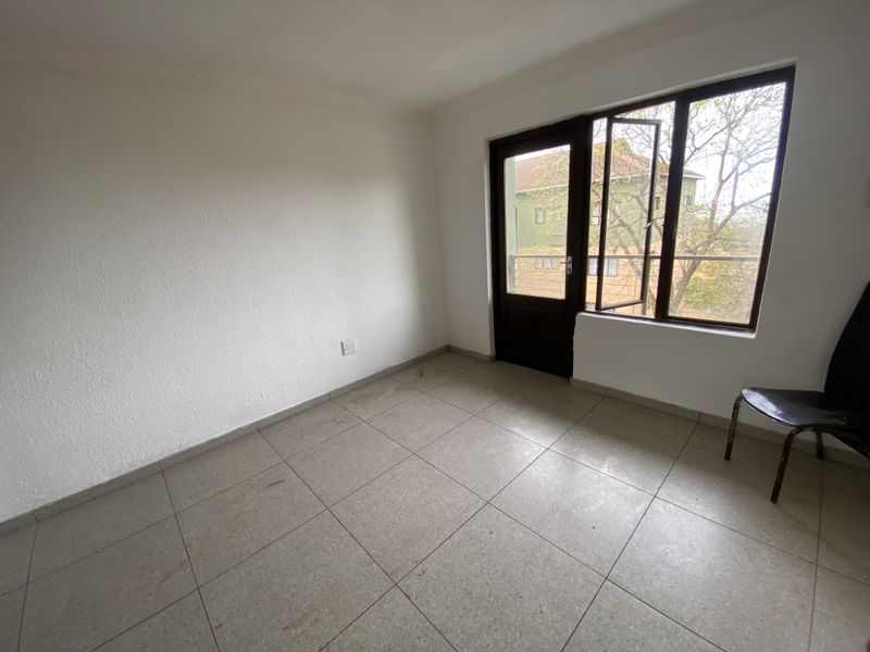 Highly SoughtAfter 2008 complex PLUS Newly Renovated 3 Bedroom Unit for Sale in Montclair - Photo 6