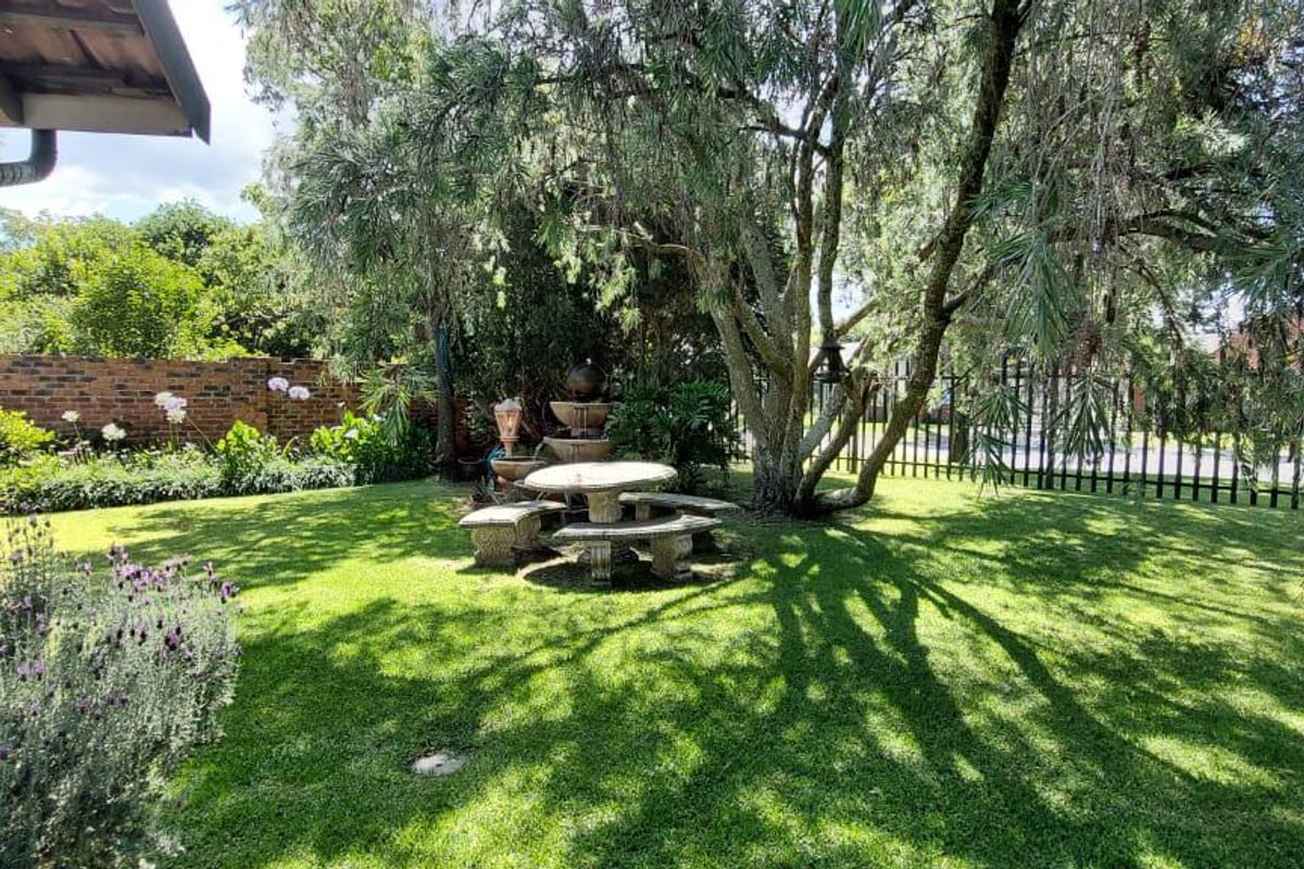 House for sale in a great area of Secunda! - Photo 2