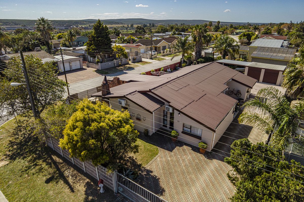 Charming Family Home in Sought-After Manor Heights, Despatch - Photo 2