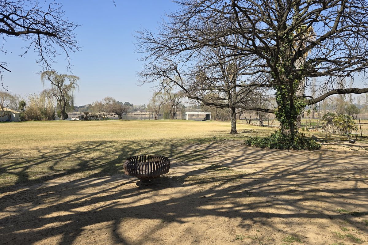 Vaal River Weekend or Holiday Home - Photo 4