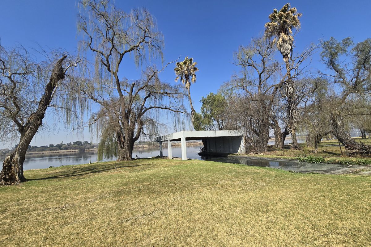 Vaal River Weekend or Holiday Home - Photo 3