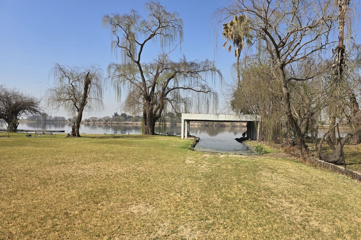 Vaal River Weekend or Holiday Home - Photo 2