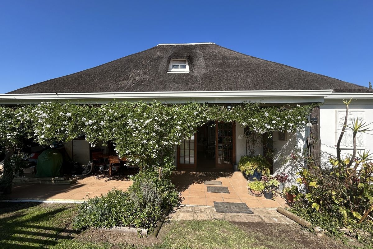 Charming Cape Dutch Home with Stunning Views in Napier - Photo 2