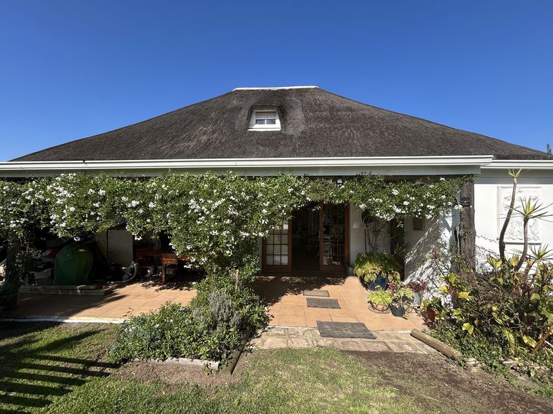 Charming Cape Dutch Home with Stunning Views in Napier - Photo 2
