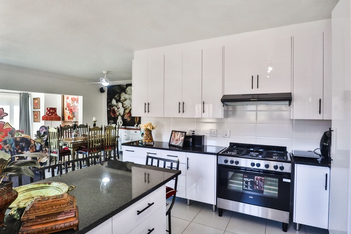 Just move in and relax in this beautifully finished home - Photo 3