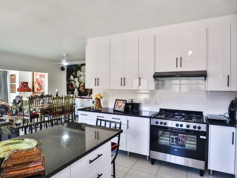 Just move in and relax in this beautifully finished home - Photo 3