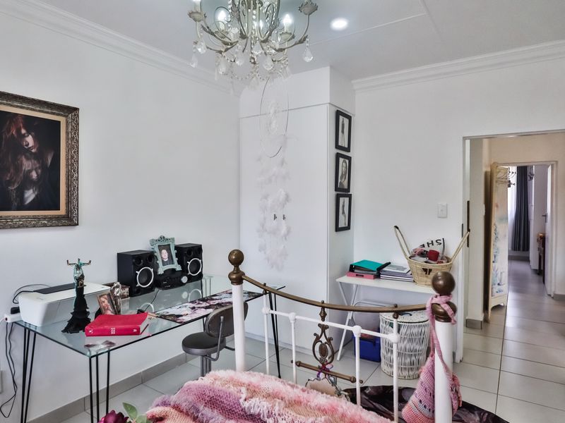 Just move in and relax in this beautifully finished home - Photo 10