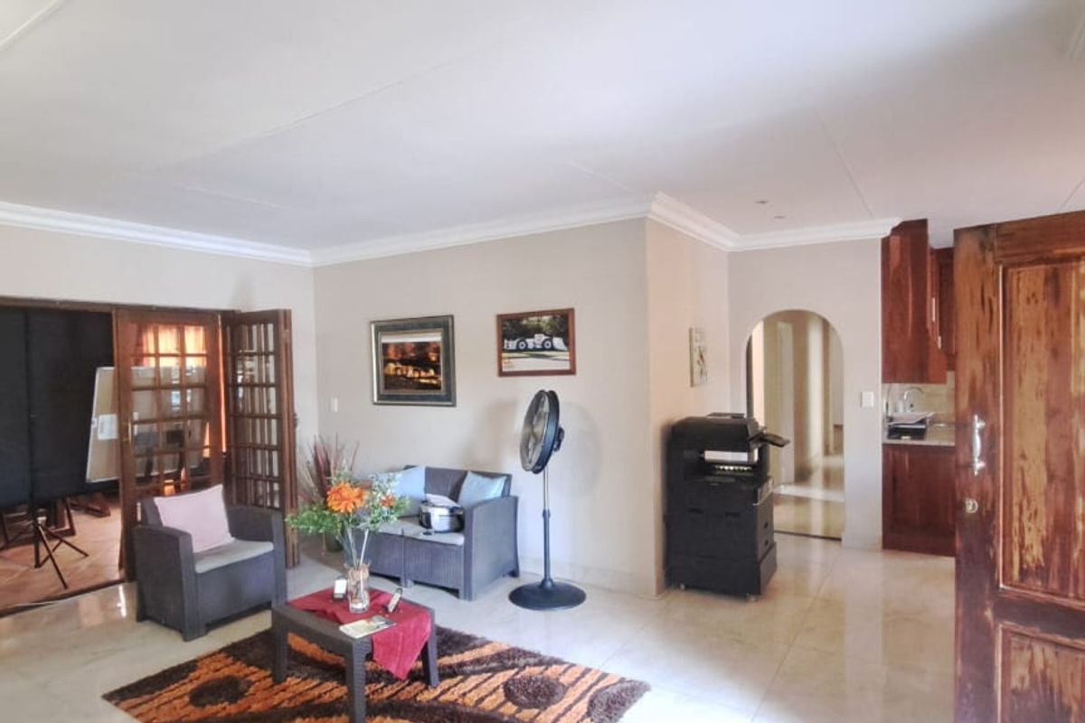 Stylish Entertainer Close To Local Attractions - Photo 4