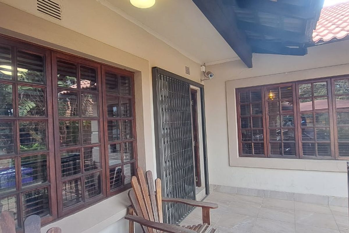 Stylish Entertainer Close To Local Attractions - Photo 2