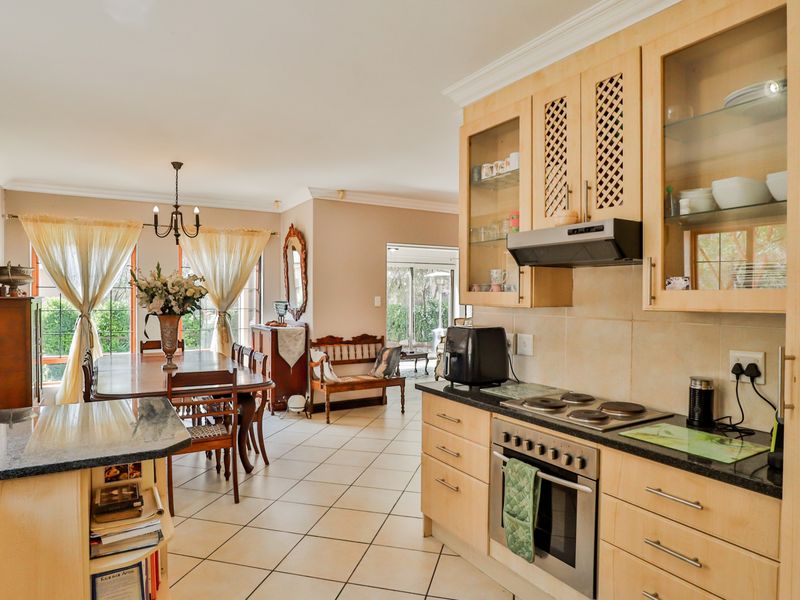 Beautiful  Freestanding Townhouse!!! - Photo 3