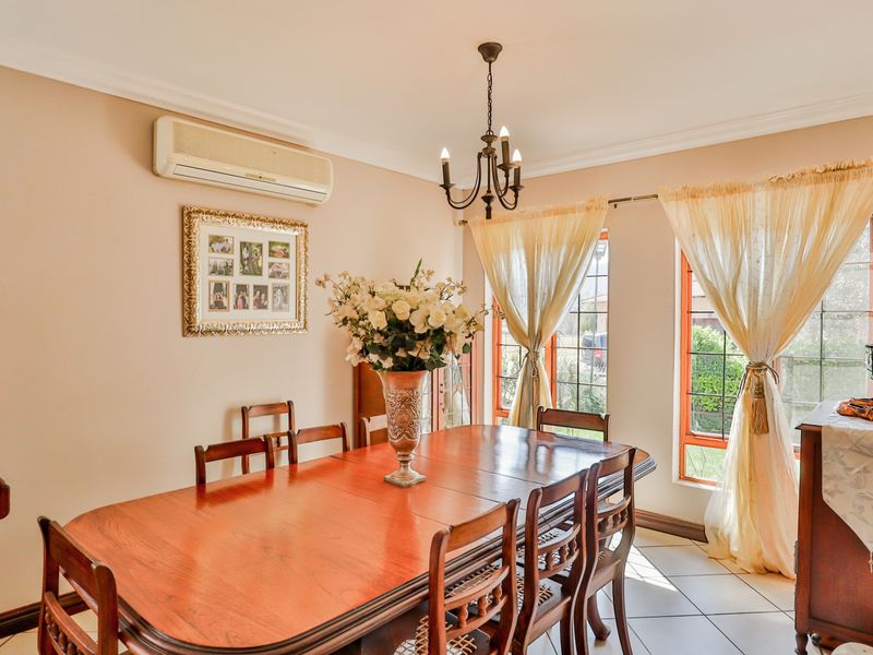 Beautiful  Freestanding Townhouse!!! - Photo 10