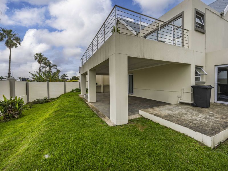 4 Bedroom Townhouse For Sale in Gonubie - Photo 4