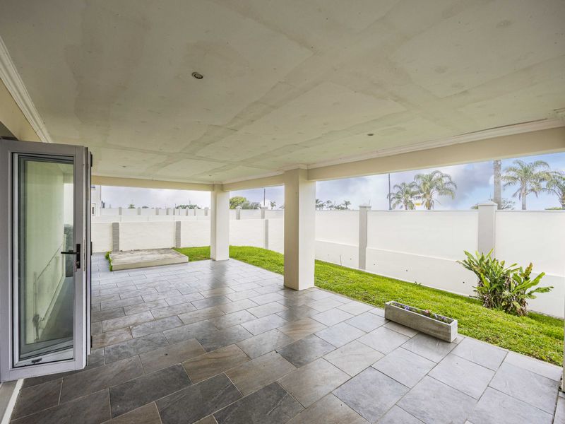 4 Bedroom Townhouse For Sale in Gonubie - Photo 8