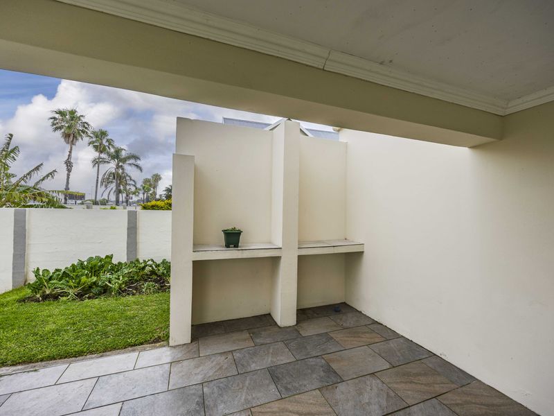 4 Bedroom Townhouse For Sale in Gonubie - Photo 7
