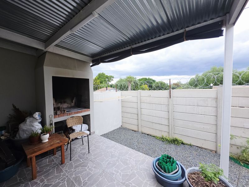 2 Bedroom Town house for sale in Oudtshoorn - Photo 4