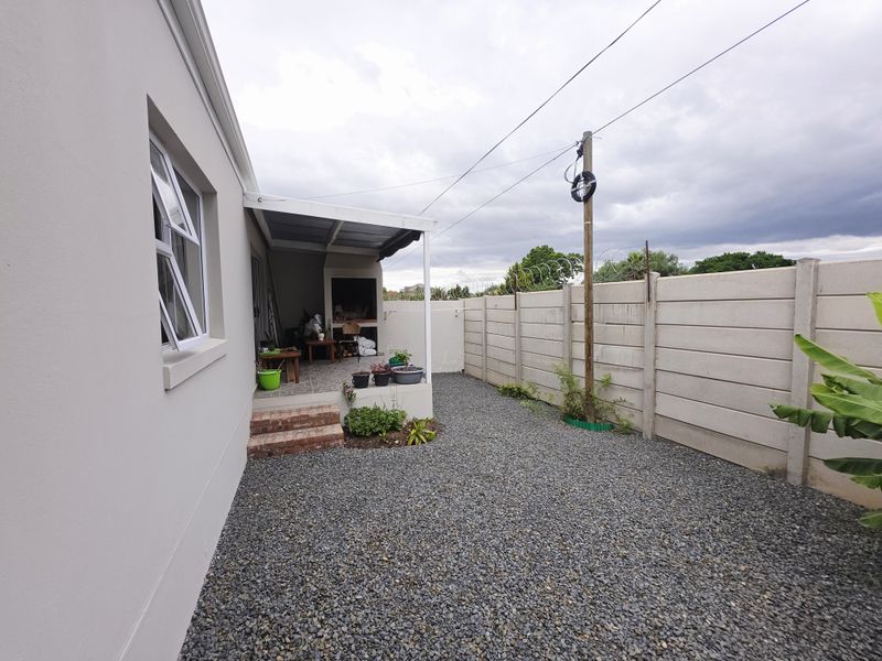 2 Bedroom Town house for sale in Oudtshoorn - Photo 2