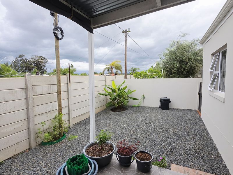 2 Bedroom Town house for sale in Oudtshoorn - Photo 3