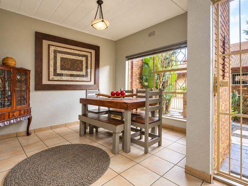 Stunning and very neat 3 Bedroom Duplex in a secure complex in Bonero Park - Photo 7