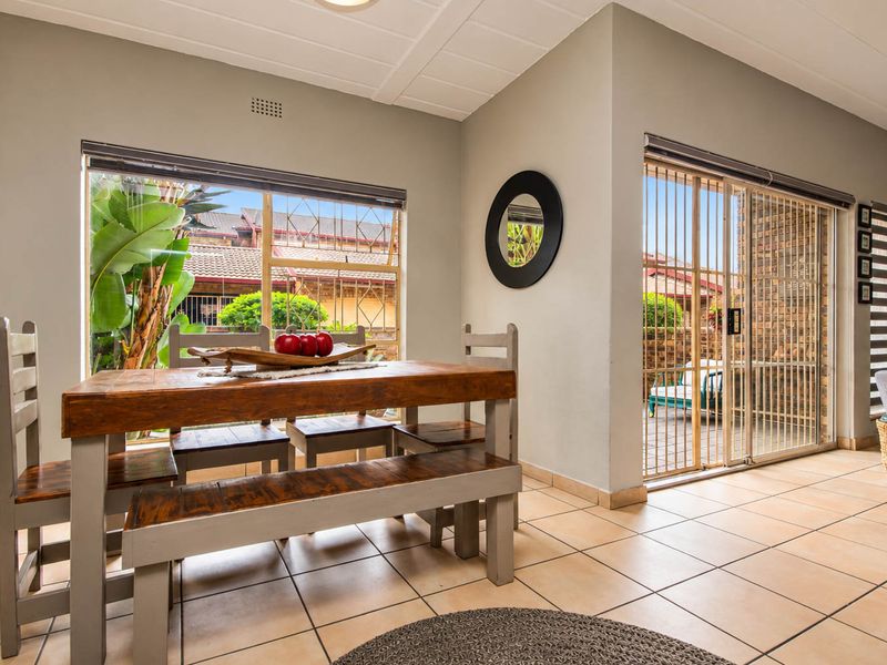 Stunning and very neat 3 Bedroom Duplex in a secure complex in Bonero Park - Photo 8