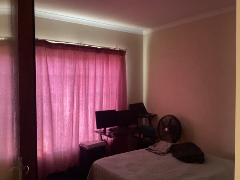 Excellent Investment Opportunity with Strong Rental Potential - Woodridge Park - Photo 5