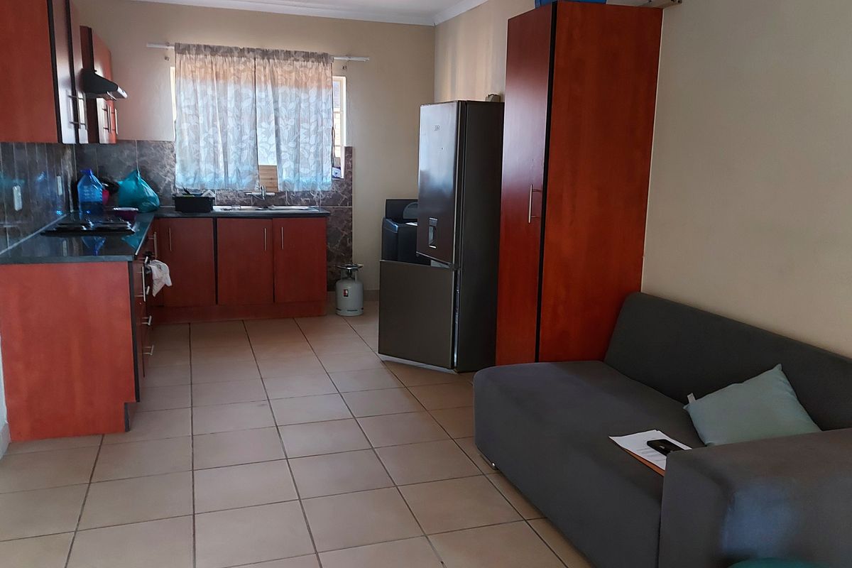 Excellent Investment Opportunity with Strong Rental Potential - Woodridge Park - Photo 3