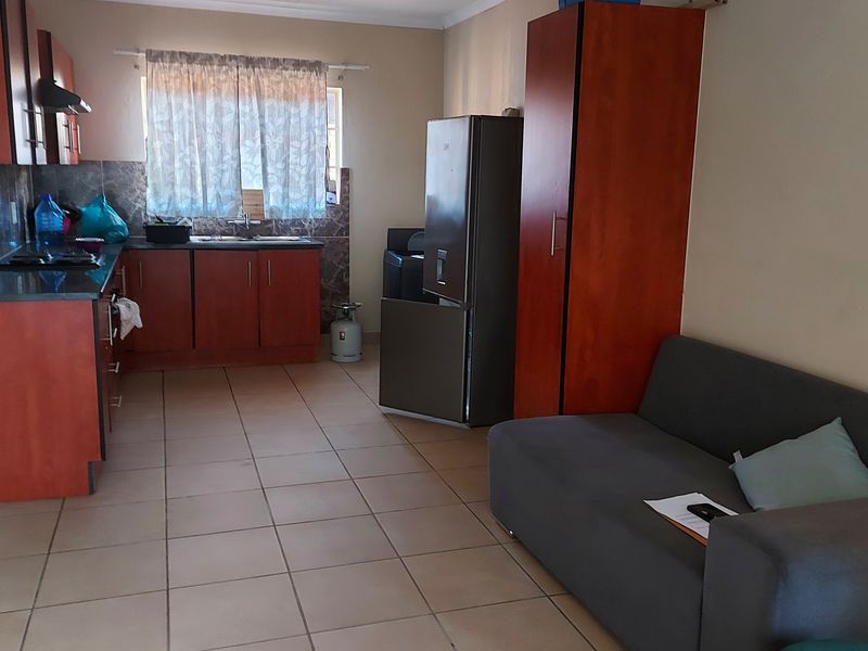Excellent Investment Opportunity with Strong Rental Potential - Woodridge Park - Photo 3