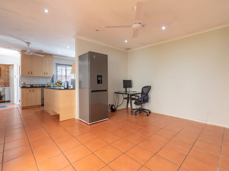Spacious 2-Bedroom Home with Versatile Garage and Private Garden in Sundowner - Photo 7