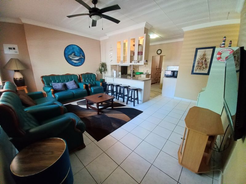 Spacious 3-Bedroom Holiday Unit | Heart of Uvongo - Photo 2