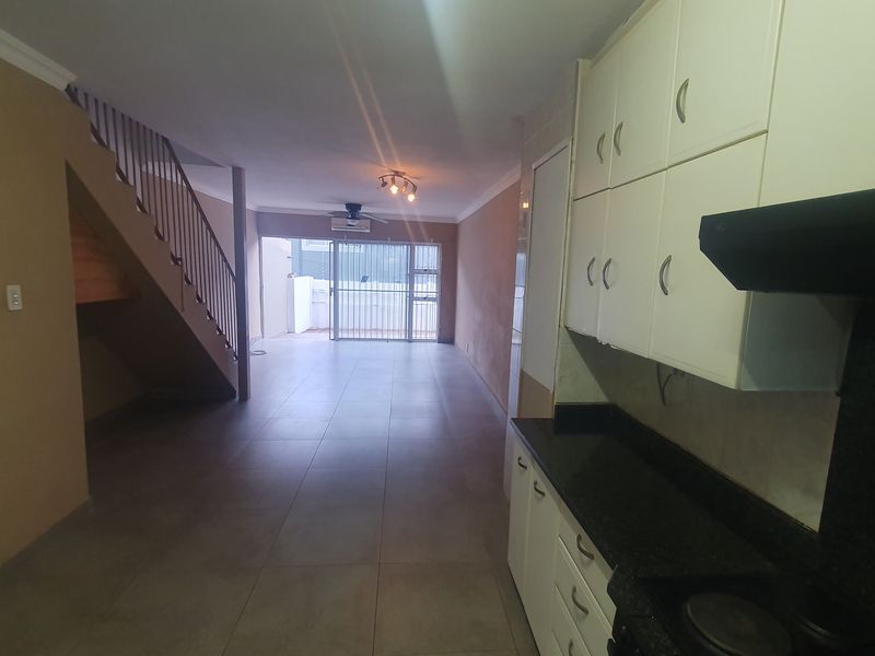 Prime Location And Pet Friendly - Photo 4