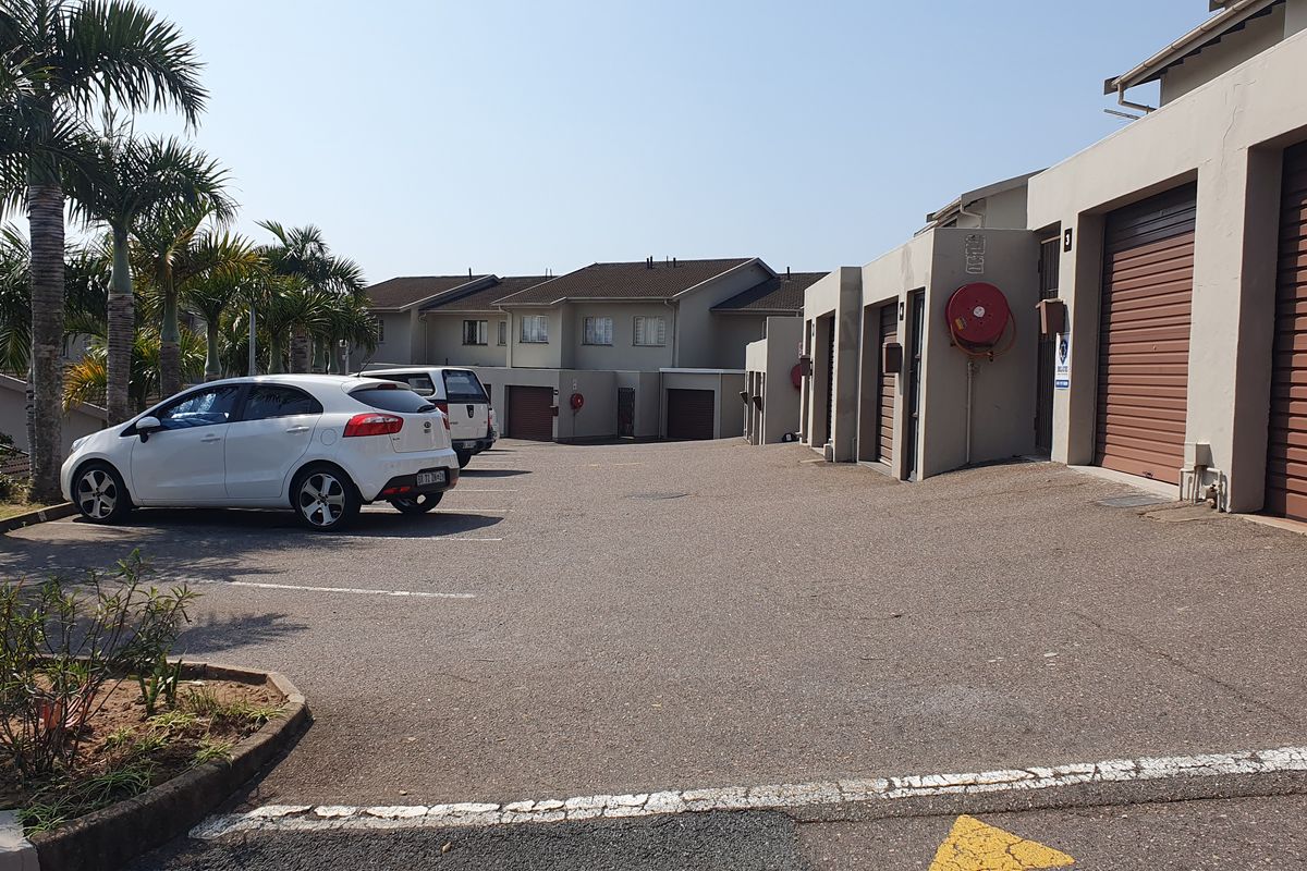 Prime Location And Pet Friendly - Photo 3