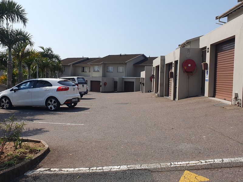 Prime Location And Pet Friendly - Photo 3