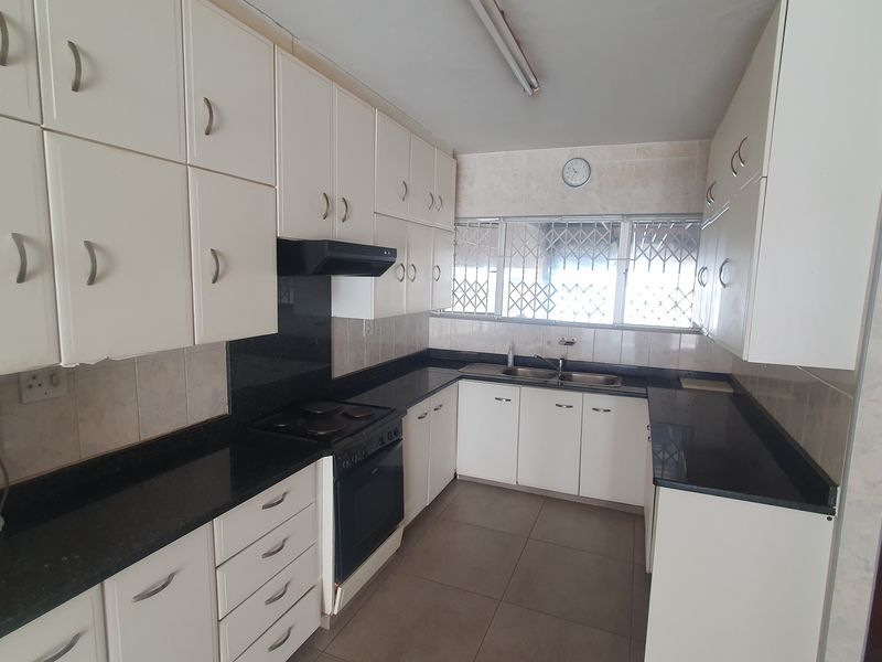 Prime Location And Pet Friendly - Photo 9