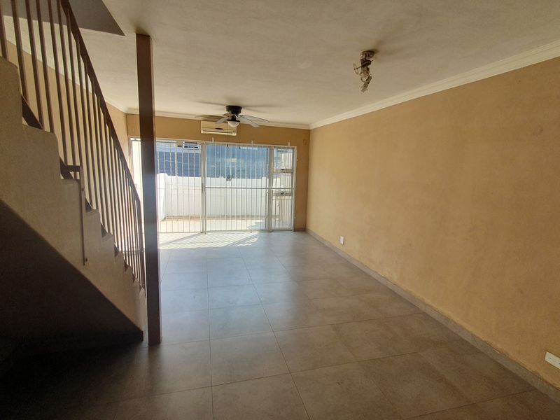 Prime Location And Pet Friendly - Photo 7