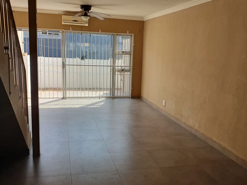 Prime Location And Pet Friendly - Photo 8